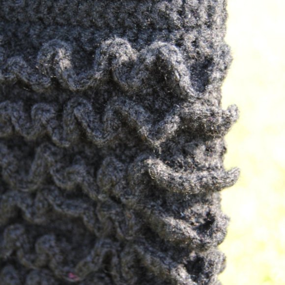 Black Crochet Ruffle Purse - Picture 2 of 5